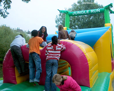 Foto 38 uit schoolsportplein07b.w