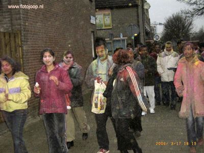 Foto 137 uit holi feest 2006 b.w