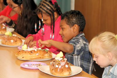 Foto 32 uit PaasBrood Versieren