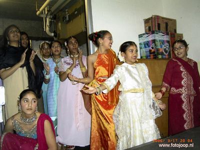 Foto 80 uit holi feest 2006 b.w