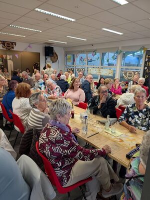 Foto 14 uit Optreden van Johnnie Valentino en Prissilla Ophof bij Usv Vosbergenpad 30 beverwaard en Ton van Galen 80 Jaar 11-10-2026 