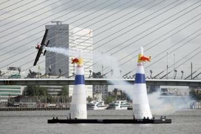 Foto 126 uit red bull air race r.dam