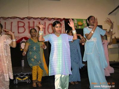 Foto 52 uit holi feest 2006 b.w