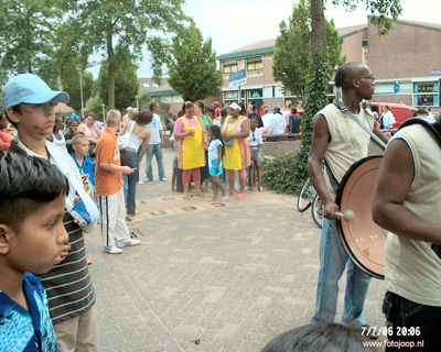 Foto 68 uit carnaval 2006 b.w