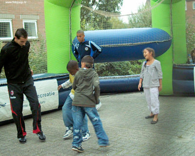Foto 10 uit schoolsportplein07b.w
