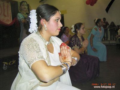 Foto 122 uit holi feest 2006 b.w