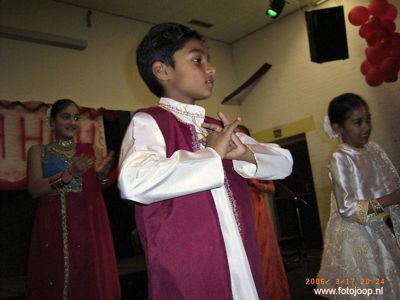 Foto 120 uit holi feest 2006 b.w