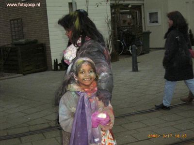 Foto 64 uit holi feest 2006 b.w