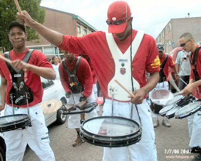 Foto 71 uit carnaval 2006 b.w