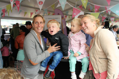 Foto 215 uit LikeJeWijkfeest14-9