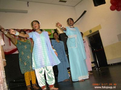 Foto 33 uit holi feest 2006 b.w