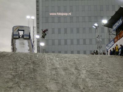 Foto 92 uit big air snowboarden