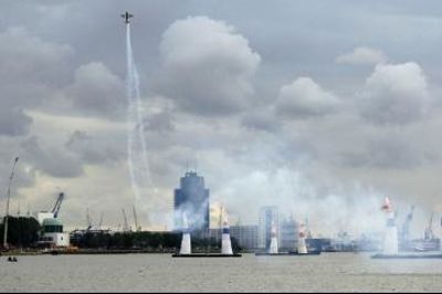Foto 77 uit red bull air race r.dam